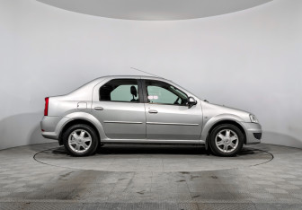 Подержанный автомобиль Renault Logan Sedan 2013 года (4 фото)