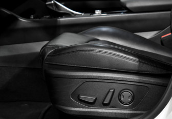 Подержанный автомобиль Kia K5 2021 года (10 фото)