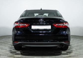 Подержанный автомобиль Toyota Camry Sedan 2019 года (6 фото)