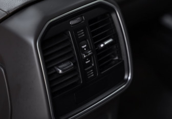 Подержанный автомобиль Porsche Macan 2018 года (31 фото)