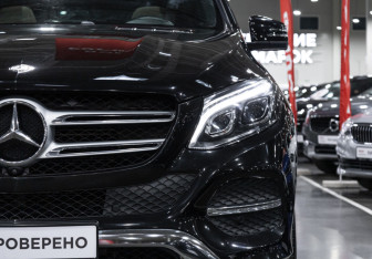 Подержанный автомобиль Mercedes-Benz GLE 2016 года (3 фото)
