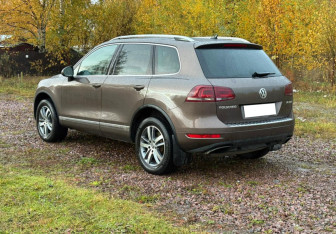 Подержанный автомобиль Volkswagen Touareg 2014 года (3 фото)