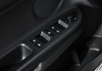 Подержанный автомобиль Volkswagen Golf Plus 2012 года (10 фото)