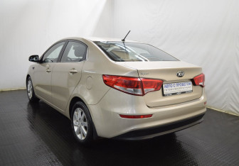 Подержанный автомобиль Kia Rio Sedan 2015 года (7 фото)