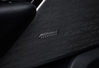 Подержанный автомобиль Land Rover Range Rover Velar 2018 года (16 фото)