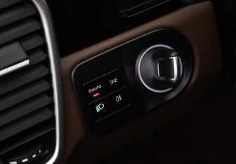 Подержанный автомобиль Porsche Cayenne 2019 года (15 фото)