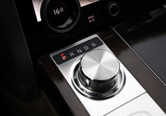 Подержанный автомобиль Land Rover Range Rover 2022 года (22 фото)