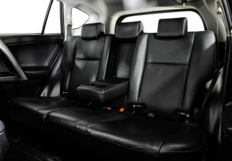 Подержанный автомобиль Toyota RAV4 2019 года (27 фото)