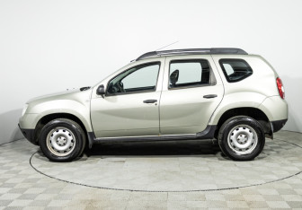 Подержанный автомобиль Renault Duster 2014 года (8 фото)