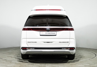 Подержанный автомобиль Kia Carnival 2021 года (6 фото)