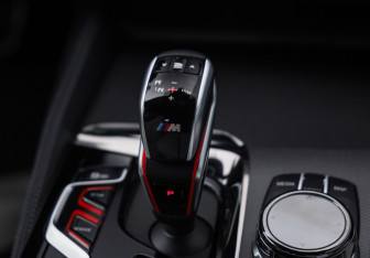Подержанный автомобиль BMW M5 Sedan 2022 года (24 фото)