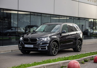 Подержанный автомобиль BMW X5 2016 года (3 фото)