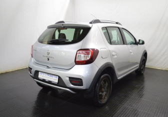 Подержанный автомобиль Renault Sandero 2014 года (5 фото)