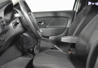 Подержанный автомобиль Renault Logan Sedan 2014 года (10 фото)