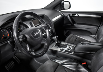Подержанный автомобиль Audi Q7 2013 года (8 фото)