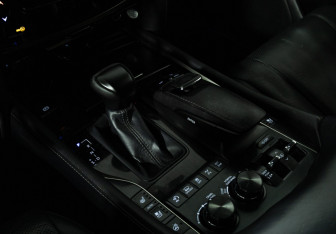 Подержанный автомобиль Lexus LX 2015 года (22 фото)