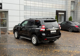 Подержанный автомобиль Toyota Land Cruiser Prado 2015 года (6 фото)