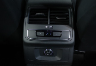 Подержанный автомобиль Audi A4 Sedan 2018 года (22 фото)
