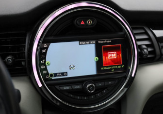 Подержанный автомобиль MINI Hatch 2019 года (18 фото)