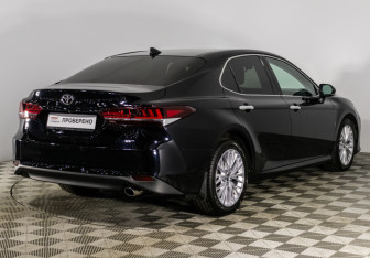 Подержанный автомобиль Toyota Camry Sedan 2018 года (10 фото)