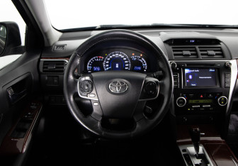 Подержанный автомобиль Toyota Camry Sedan 2014 года (10 фото)