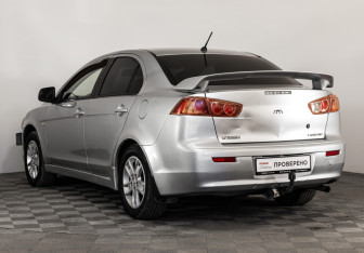 Подержанный автомобиль Mitsubishi Lancer Sedan 2008 года (7 фото)