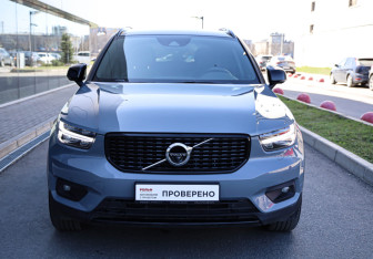 Подержанный автомобиль Volvo XC40 2021 года (2 фото)