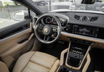 Подержанный автомобиль Porsche Cayenne 2025 года (14 фото)