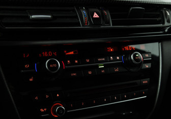 Подержанный автомобиль BMW X5 2017 года (21 фото)