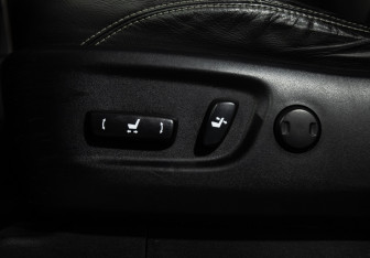 Подержанный автомобиль Toyota Land Cruiser Prado 2014 года (21 фото)