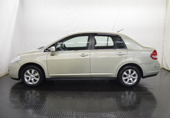 Подержанный автомобиль Nissan Tiida Sedan 2008 года (8 фото)