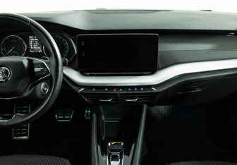 Подержанный автомобиль Skoda Octavia Liftback 2022 года (14 фото)