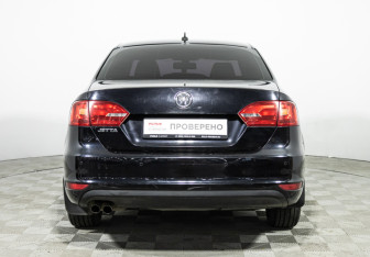 Подержанный автомобиль Volkswagen Jetta Sedan 2013 года (6 фото)