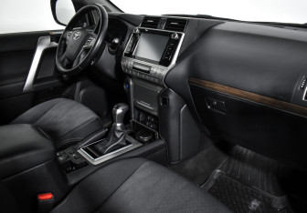 Подержанный автомобиль Toyota Land Cruiser Prado 2019 года (14 фото)