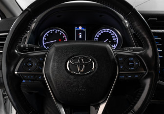Подержанный автомобиль Toyota Camry Sedan 2019 года (18 фото)