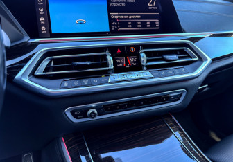 Подержанный автомобиль BMW X5 2021 года (13 фото)