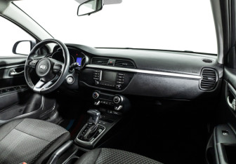 Подержанный автомобиль Kia Rio Hatchback 2019 года (9 фото)