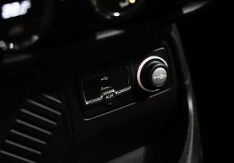 Подержанный автомобиль Jeep Renegade 2017 года (16 фото)