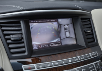 Подержанный автомобиль Infiniti QX60 2017 года (16 фото)