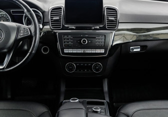 Подержанный автомобиль Mercedes-Benz GLE 2016 года (16 фото)
