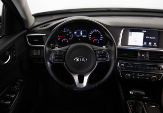 Подержанный автомобиль Kia Optima Sedan 2017 года (10 фото)