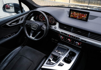 Подержанный автомобиль Audi Q7 2016 года (21 фото)
