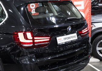 Подержанный автомобиль BMW X5 2015 года (12 фото)