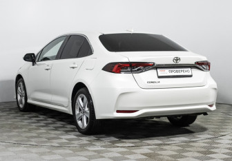 Подержанный автомобиль Toyota Corolla Sedan 2019 года (7 фото)