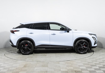 Подержанный автомобиль Omoda C5 2023 года (4 фото)