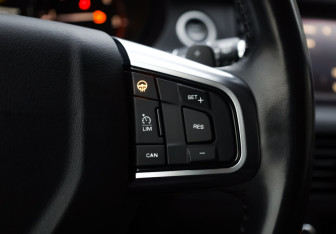 Подержанный автомобиль Land Rover Discovery Sport 2018 года (13 фото)