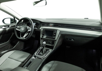 Подержанный автомобиль Volkswagen Passat Sedan 2021 года (9 фото)