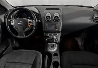 Подержанный автомобиль Nissan Qashqai 2010 года (13 фото)