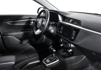 Подержанный автомобиль Kia Rio Sedan 2020 года (13 фото)