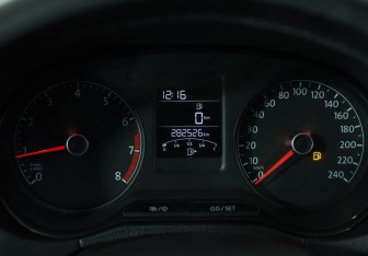 Подержанный автомобиль Volkswagen Polo Sedan 2016 года (12 фото)